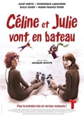 Céline y Julia van en barco